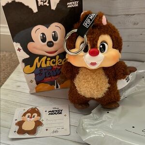 Mickey Family Pop Mart Dale
Plush Keychain
